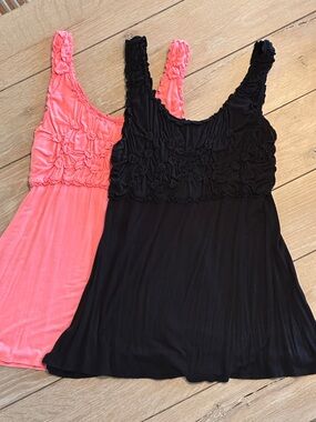 2 tops bundle ~ Willi Smith Pink and Black Ruffle-Detail Tank Tops - flattering!